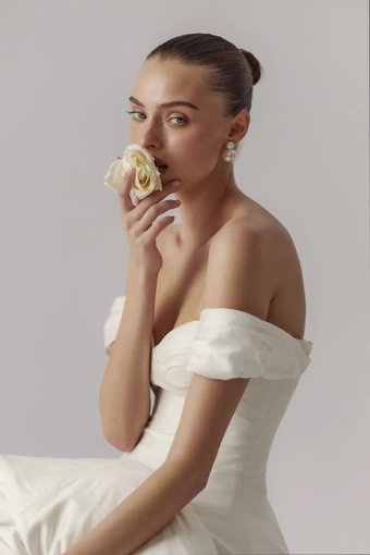 Lihi Hod White Orchid #3 frontface vertical cropped thumbnail