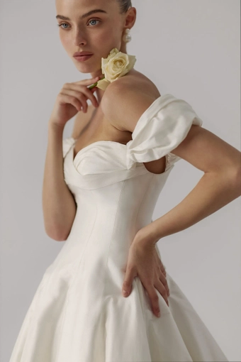 Lihi Hod White Orchid #4 frontface vertical cropped thumbnail