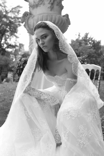 Arava Polak Elise #2 frontface vertical cropped thumbnail