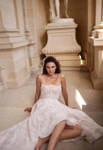 Arava Polak Fion #2 frontface vertical cropped thumbnail