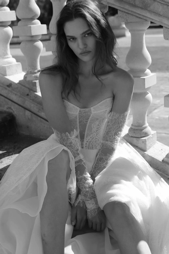 Arava Polak Joella #3 frontface vertical cropped thumbnail