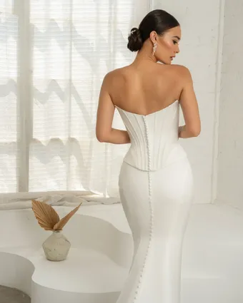 Kitty Chen Bettina #4 backface vertical cropped thumbnail