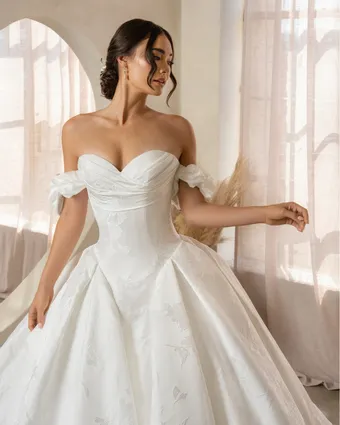 Kitty Chen Ariah #5 frontface vertical cropped thumbnail