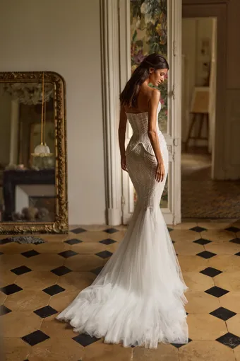 Milla by Lorenzo Rossi Aether #2 default backface vertical thumbnail