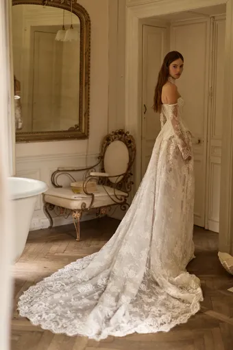 Milla by Lorenzo Rossi Averic #4 default backface vertical thumbnail