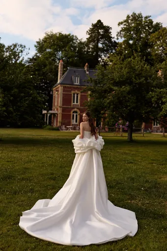 Milla by Lorenzo Rossi Clyra #2 default backface vertical thumbnail