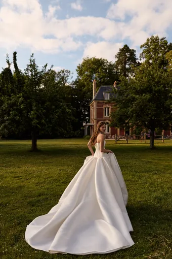 Milla by Lorenzo Rossi Clyra #3 backface vertical thumbnail