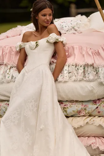 Milla by Lorenzo Rossi Corvelle #7 frontface vertical cropped thumbnail