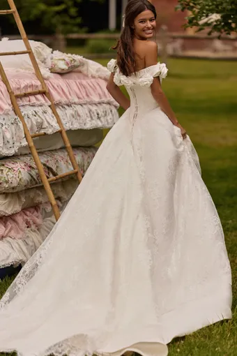 Milla by Lorenzo Rossi Corvelle #6 default backface vertical thumbnail