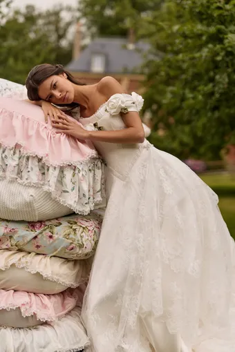 Milla by Lorenzo Rossi Corvelle #8 frontface vertical cropped thumbnail