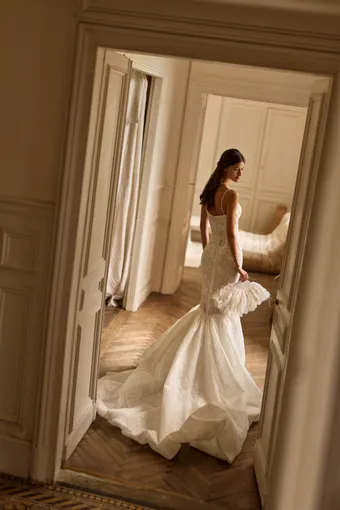 Milla by Lorenzo Rossi Elanoria #2 default backface vertical thumbnail