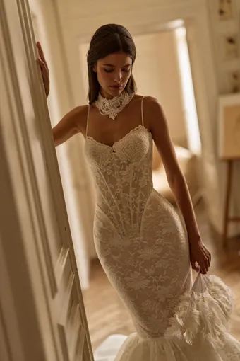 Milla by Lorenzo Rossi Elanoria #3 frontface vertical cropped thumbnail