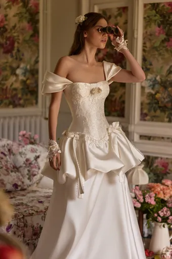 Milla by Lorenzo Rossi Elarith #3 frontface vertical cropped thumbnail