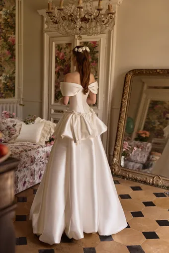 Milla by Lorenzo Rossi Elarith #2 default backface vertical thumbnail