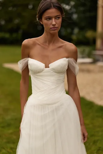 Milla by Lorenzo Rossi Elurielle #2 frontface vertical cropped thumbnail