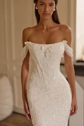 Milla by Lorenzo Rossi Evolis #7 frontface vertical cropped thumbnail