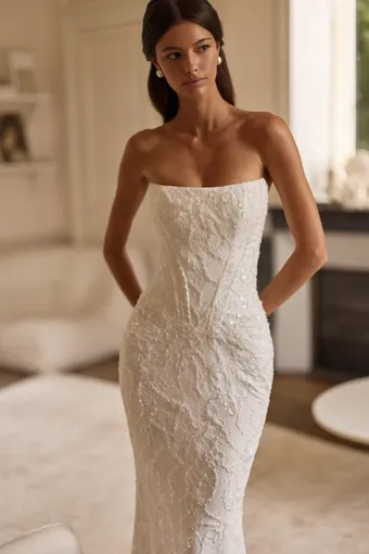 Milla by Lorenzo Rossi Evolis #6 frontface vertical cropped thumbnail