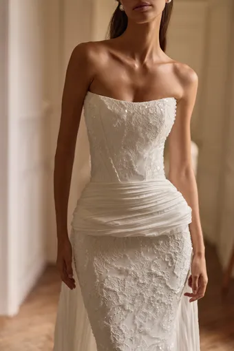 Milla by Lorenzo Rossi Evolis #5 frontface vertical cropped thumbnail