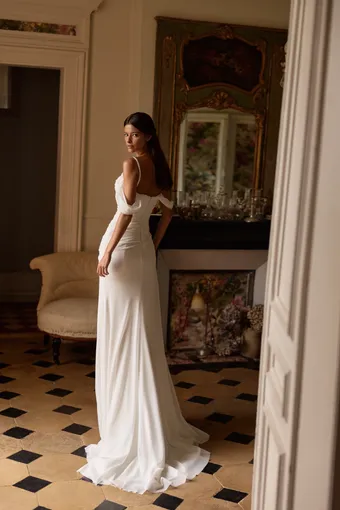 Milla by Lorenzo Rossi Glimmara #1 default backface vertical thumbnail