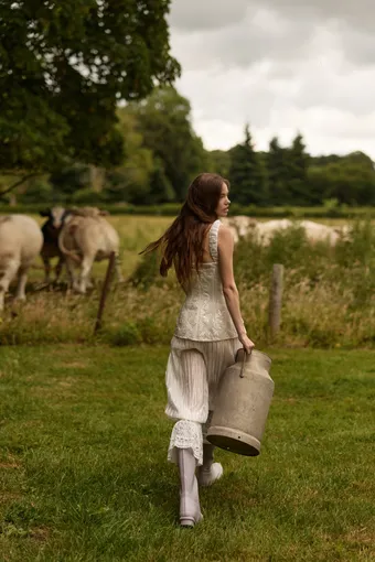 Milla by Lorenzo Rossi Glinte #1 default backface vertical thumbnail