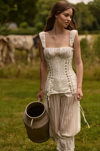 Milla by Lorenzo Rossi Glinte #0 default frontface vertical cropped thumbnail