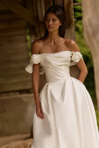 Milla by Lorenzo Rossi Onyxelle #7 frontface vertical cropped thumbnail