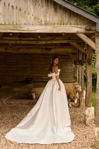 Milla by Lorenzo Rossi Onyxelle #3 backface vertical thumbnail