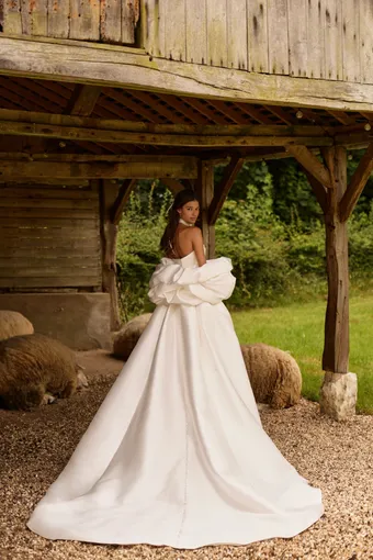 Milla by Lorenzo Rossi Onyxelle #2 backface vertical thumbnail