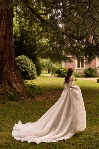 Milla by Lorenzo Rossi Qirelle #3 default backface vertical thumbnail