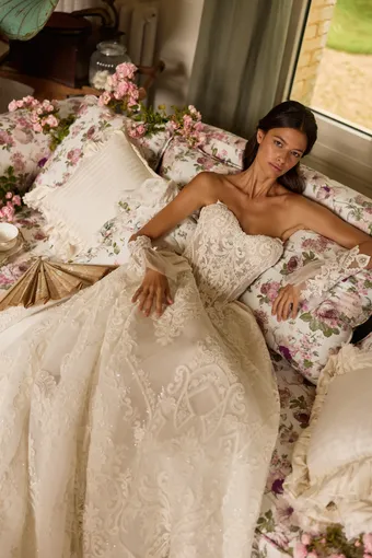 Milla by Lorenzo Rossi Zeira #3 frontface vertical cropped thumbnail