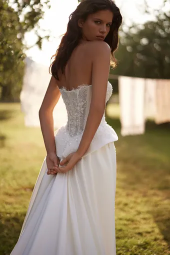 Luce Sposa Dorotea #5 backface vertical cropped thumbnail