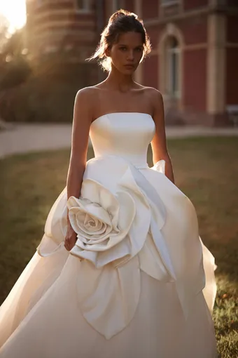 Luce Sposa Etoile #3 frontface vertical cropped thumbnail