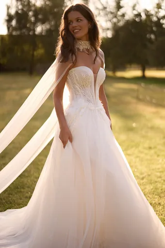 Luce Sposa Evelisse #4 frontface vertical cropped thumbnail