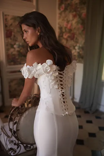 Luce Sposa #3 backface vertical cropped thumbnail