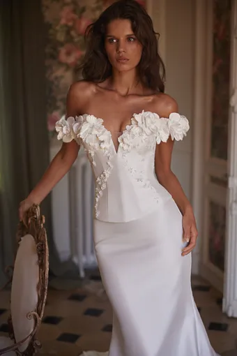 Luce Sposa #2 frontface vertical cropped thumbnail