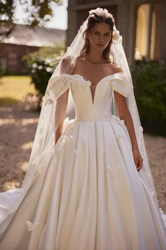 Luce Sposa #3 frontface vertical cropped thumbnail