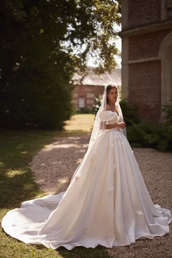 Luce Sposa #1 frontface vertical thumbnail