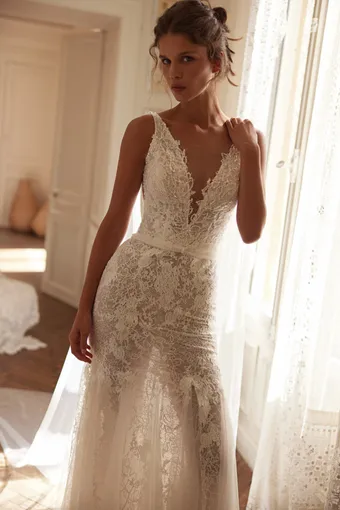 Luce Sposa #3 frontface vertical cropped thumbnail