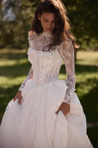 Luce Sposa #5 frontface vertical cropped thumbnail