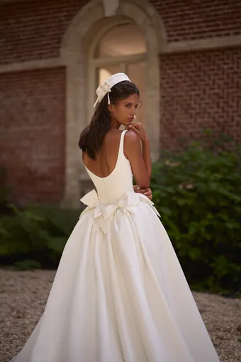 Luce Sposa Luminosa #3 backface vertical cropped thumbnail