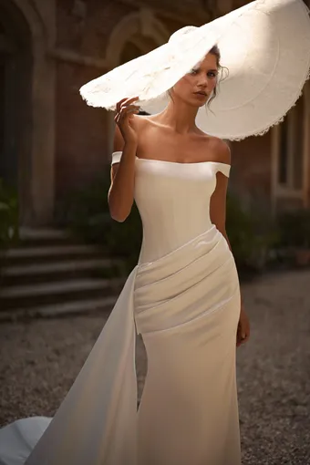 Luce Sposa Nanna #5 frontface vertical cropped thumbnail