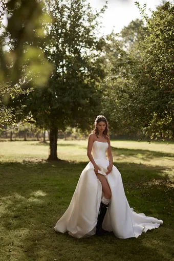 Luce Sposa Sable #1 frontface vertical thumbnail