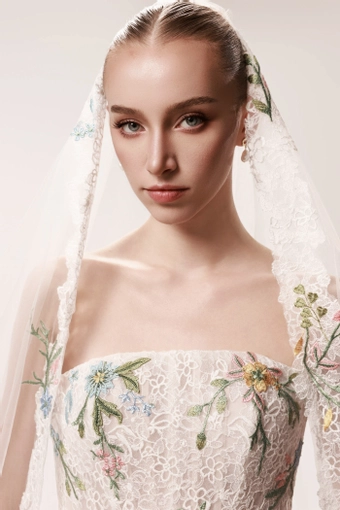 Dany Tabet #Chloe #4 frontface vertical cropped thumbnail