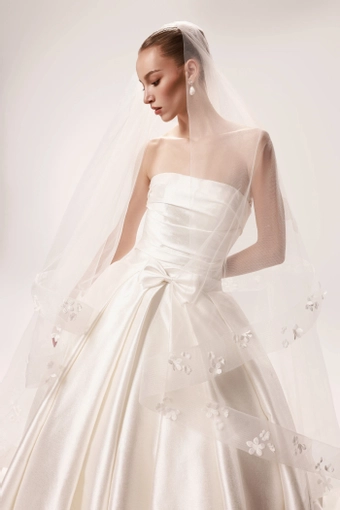 Dany Tabet #Elina #3 frontface vertical cropped thumbnail