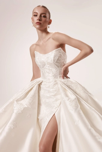 Dany Tabet #Leila #4 frontface vertical cropped thumbnail