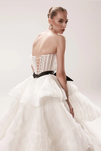 Dany Tabet #Vera #7 backface vertical cropped thumbnail