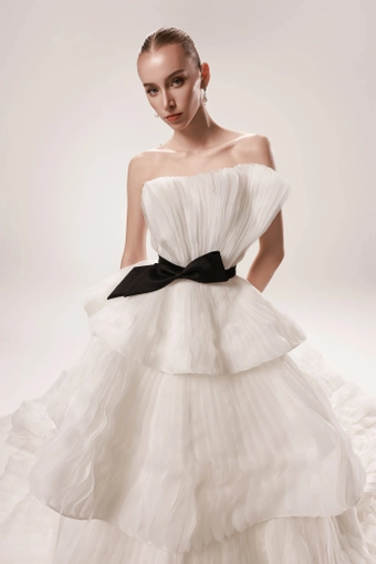 Dany Tabet #Vera #6 frontface vertical cropped thumbnail