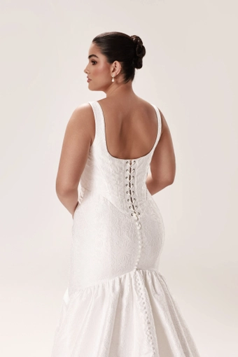 Dany Tabet Style #Ivy #6 backface vertical cropped thumbnail