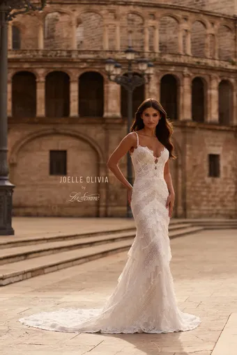 Joelle Olivia Chiara J2327 #1 frontface vertical thumbnail