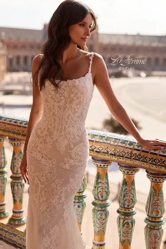 La Femme Style No.B1470 #3 frontface vertical cropped thumbnail